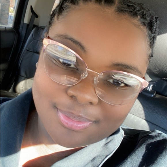 Meet your Posher, Anjanique - Picture 1 of 1